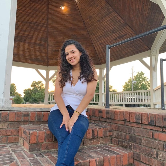 Meet your Posher, Emily - Picture 1 of 1